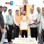 विजय जोशी यांचा झुंजार पत्रकार पुरस्कार देऊन गौरव