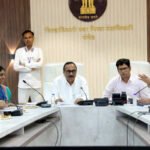 विकास कामांना गती देऊन दर्जेदार सेवा तत्परतेने पुरवा – पालकमंत्री अतुल सावे