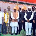 महाराष्ट्र दिनानिमित्त लोहा तहसील कार्यालयात उत्साहात कार्यक्रम