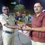 RPF ची तत्पर कारवाई: चोरलेला मोबाईल हस्तगत; हरवलेली हँडबॅग प्रवाशाला परत