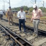 DRM श्री. प्रदीप कामले यांनी पूर्णा येथे रेल्वे सुविधा व पायाभूत सुविधांची पाहणी केली